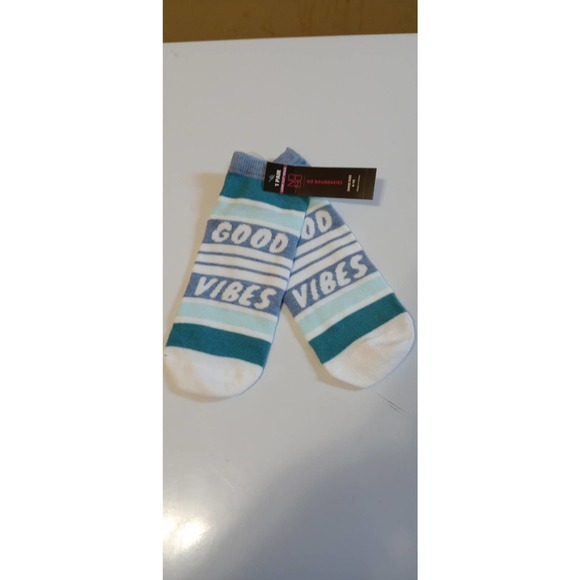 No Boundaries "Good Vibes" Low Cut Socks. Size 4-10 - Picture 2 of 3